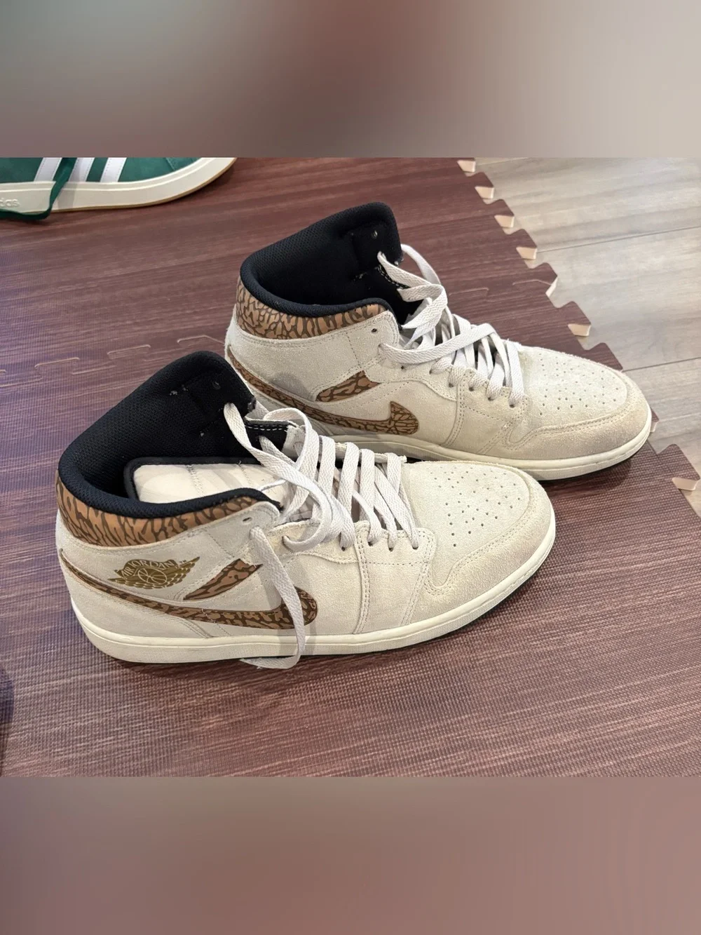 Nike *sizes 5*